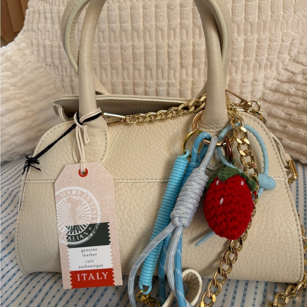 DIVINA FIRENZE HANGBAG MADE IN ITALY 
GENUINE LEATHER CUIR AUTHENTIC.